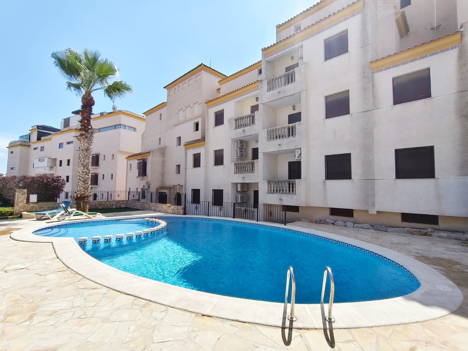 Apartment in Dehesa de Campoamor - view 1