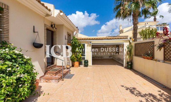 Resale - Villa -
Orihuela Costa - Playa Flamenca