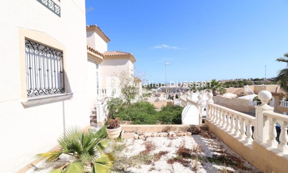 Resale - Villa -
Orihuela Costa - Villamartín