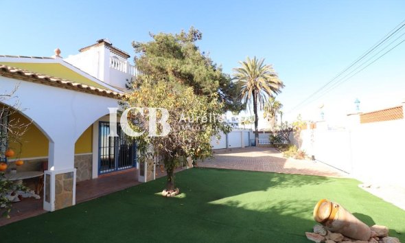 Resale - Villa -
Orihuela Costa - Los Dolses