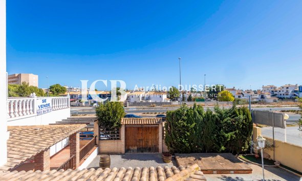 Revente - Villa -
Orihuela Costa