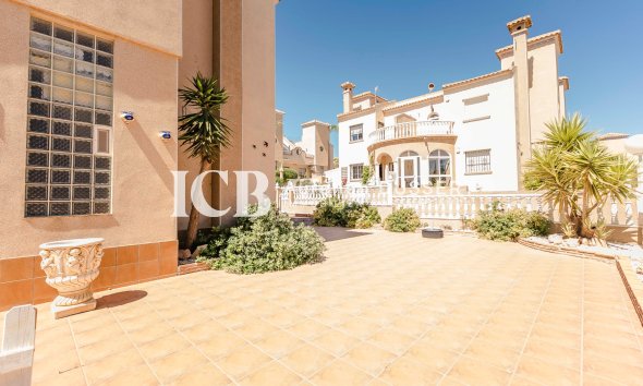 Resale - Apartment / flat -
Orihuela Costa - Villamartin Golf