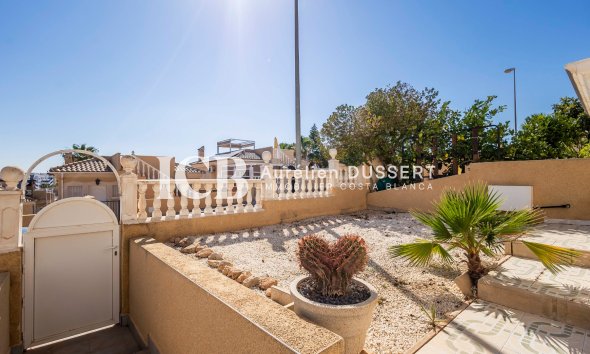 Resale - Villa -
Orihuela Costa - Urbanización Blue Lagoon y T-2 Filipinas Oeste