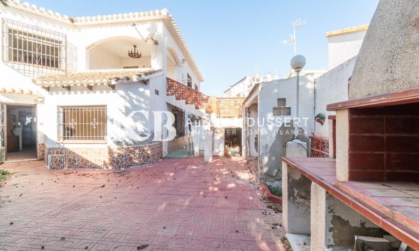 Revente - Villa -
Torrevieja - Punta prima