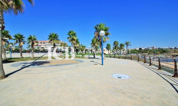 Reventa - Adosado -
Orihuela Costa - Playa Flamenca