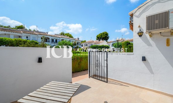 Resale - Townhouse -
Torrevieja - Lago jardin