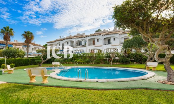 Resale - Townhouse -
Torrevieja - Lago jardin