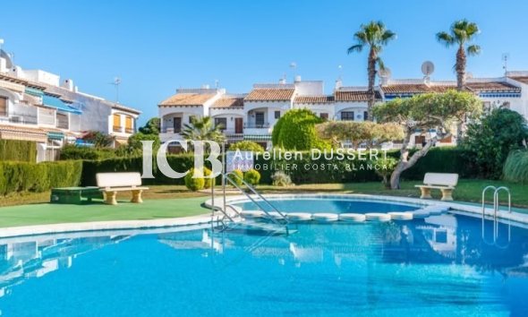 Resale - Townhouse -
Torrevieja - Lago jardin