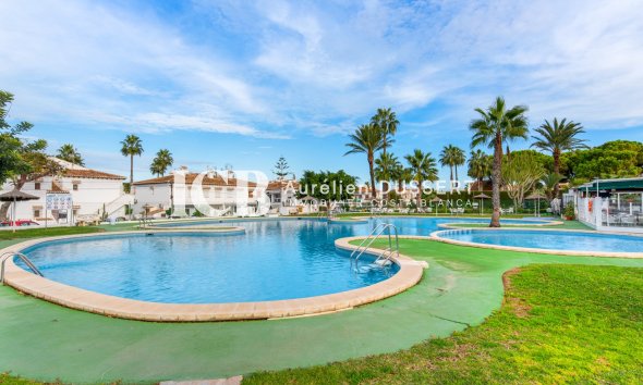 Reventa - Adosado -
Torrevieja - Lago jardin