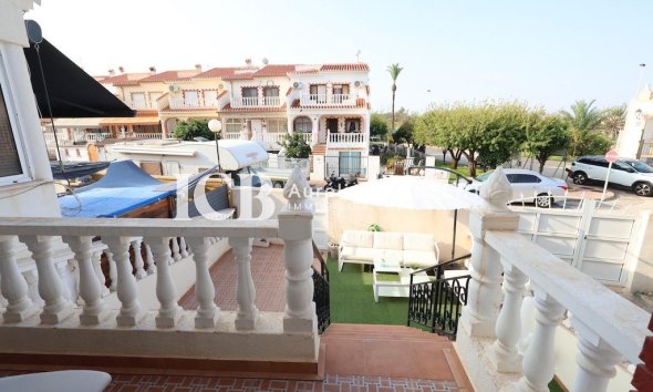 Revente - Maison mitoyenne -
Torrevieja - Torretas