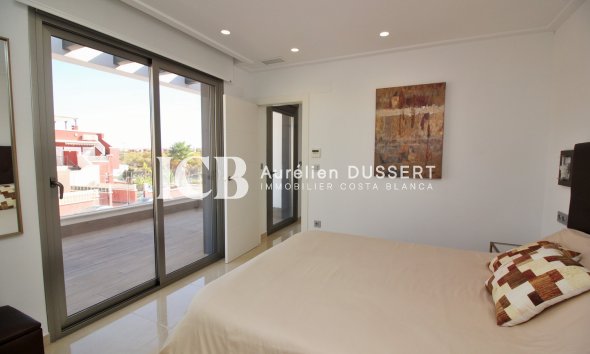 Resale - Villa -
Orihuela Costa - Villamartín