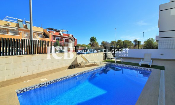 Resale - Villa -
Orihuela Costa - Villamartín