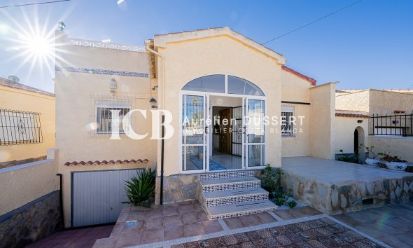 Reventa - Villa -
La Marina