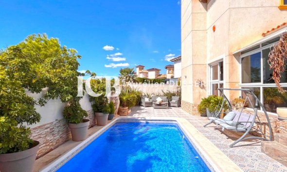 Reventa - Villa -
Orihuela Costa - La Zenia