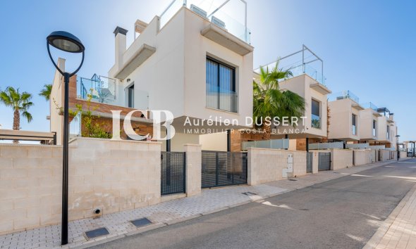 Resale - Villa -
Orihuela Costa - Lomas de Cabo Roig