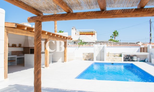 Resale - Villa -
Torrevieja - Torreta florida