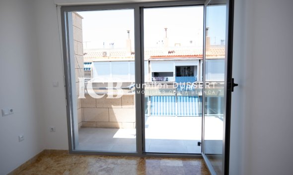 Resale - Apartment / flat -
Torrevieja - Playa del Cura