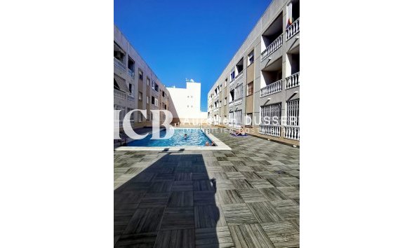 Resale - Apartment / flat -
Torrevieja - Centro