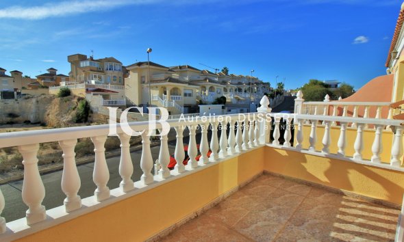 Resale - Townhouse -
Orihuela Costa - Villamartín