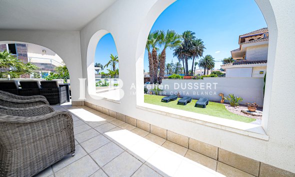 Resale - Villa -
Orihuela Costa - La Zenia