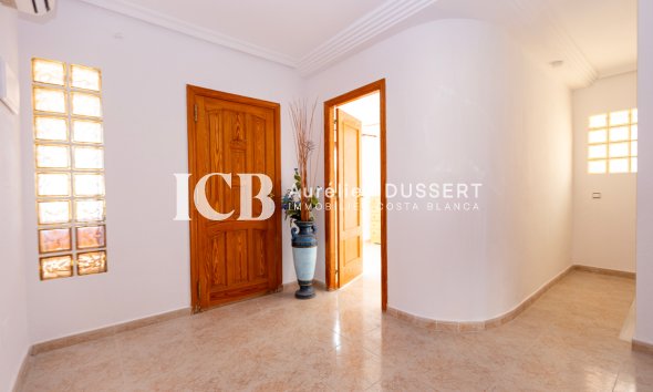 Resale - Villa -
Orihuela Costa - Villamartín