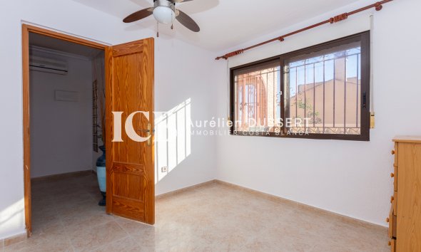 Resale - Villa -
Orihuela Costa - Villamartín