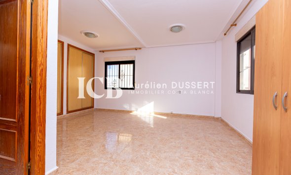 Resale - Villa -
Orihuela Costa - Villamartín