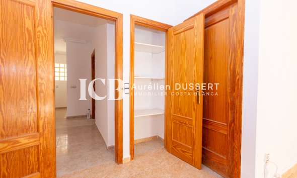 Resale - Villa -
Orihuela Costa - Villamartín