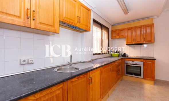 Resale - Villa -
Orihuela Costa - Villamartín