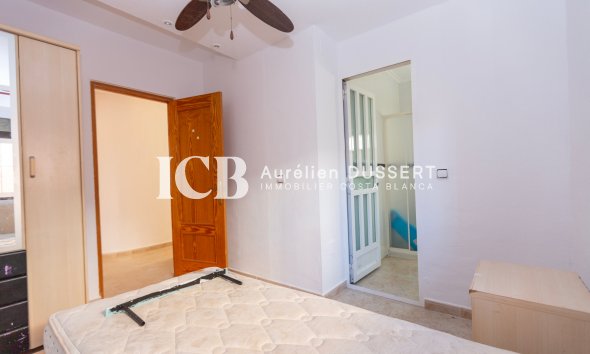 Resale - Villa -
Orihuela Costa - Villamartín