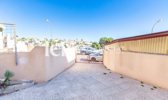 Resale - Villa -
Orihuela Costa - Villamartín