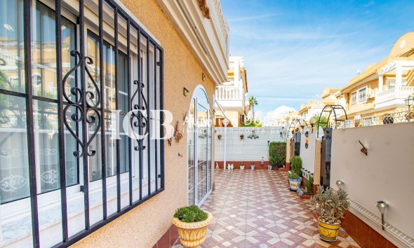 Resale - Townhouse -
Orihuela Costa - La Regia