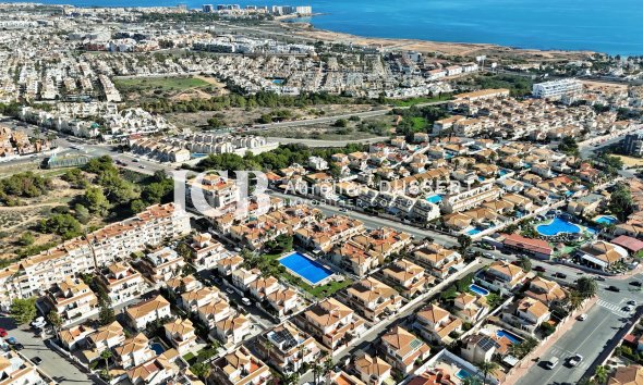 Reventa - Adosado -
Orihuela Costa - Playa Flamenca