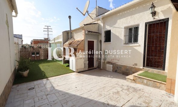 Resale - Villa -
Torrevieja - La Siesta - El Salado - Torreta