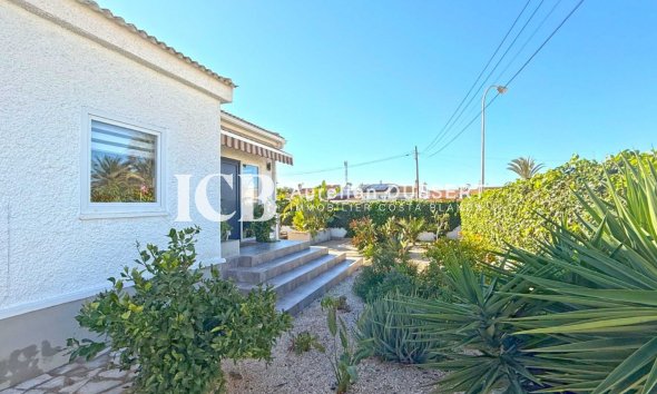 Resale - Villa -
Torrevieja - La Siesta - El Salado -  Torreta