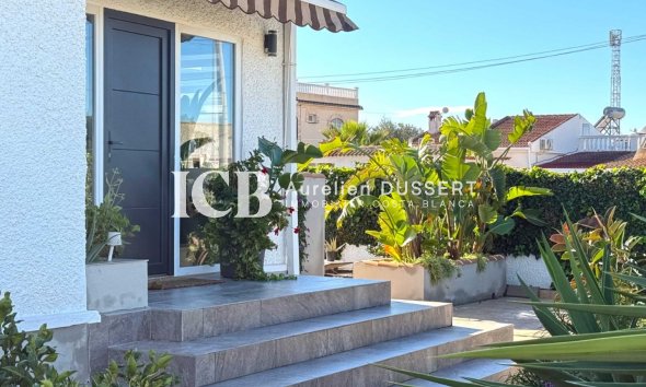 Resale - Villa -
Torrevieja - La Siesta - El Salado -  Torreta