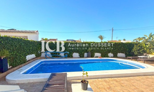 Resale - Villa -
Torrevieja - La Siesta - El Salado -  Torreta