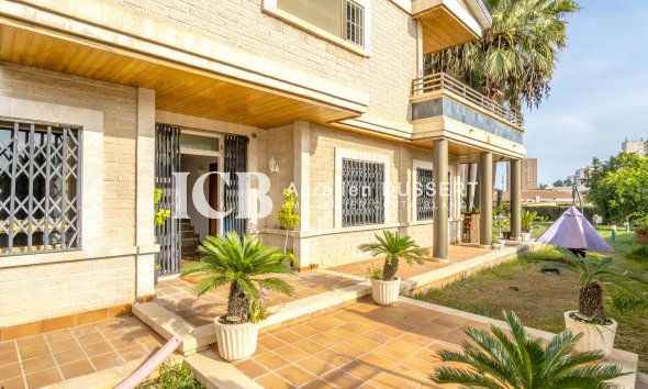 Resale - Villa -
Orihuela Costa - Dehesa de campoamor