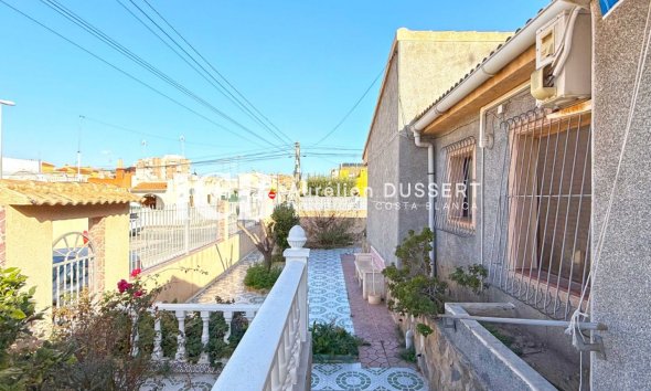 Resale - Villa -
Torrevieja