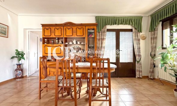 Resale - Villa -
Torrevieja