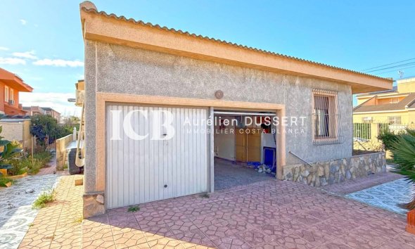 Resale - Villa -
Torrevieja