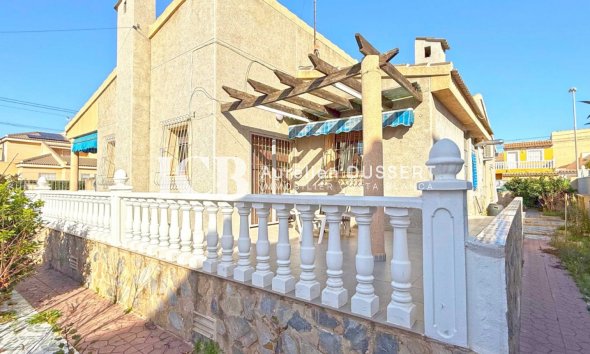 Resale - Villa -
Torrevieja