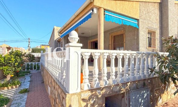 Resale - Villa -
Torrevieja