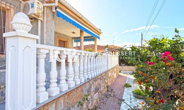 Resale - Villa -
Torrevieja