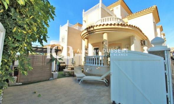 Revente - Villa -
Orihuela Costa - Villamartín