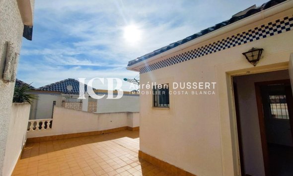 Resale - Villa -
Torrevieja - Los altos