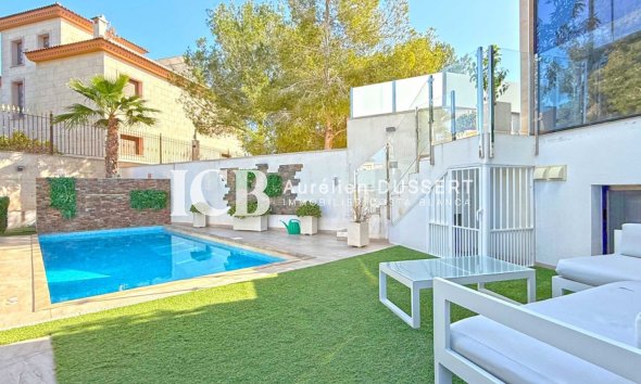 Resale - Villa -
Orihuela Costa - Villamartín