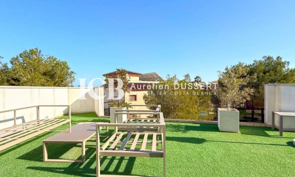 Resale - Villa -
Orihuela Costa - Villamartín