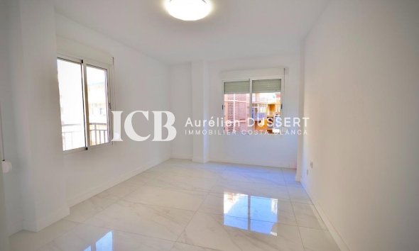 Resale - Apartment / flat -
Torrevieja - Playa del cura