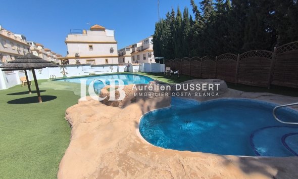 Revente - Maison mitoyenne -
Algorfa